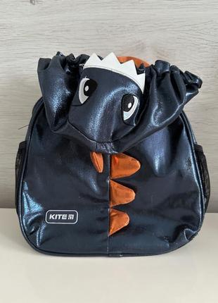 Детский синий рюкзак kite black dino с капюшоном дракон3 фото