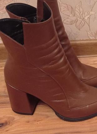 Продам женские осенние/весенние ботинки.