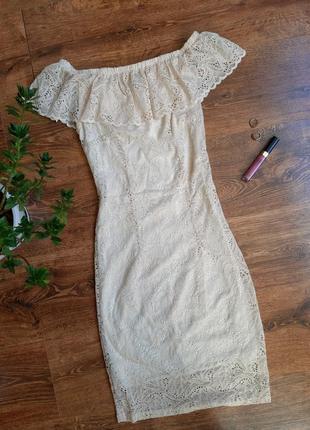 Красива бежева сукня