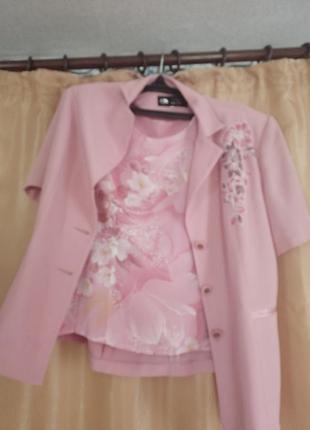 Продам костюм.