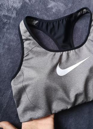 Спортивний бюстгальтер/топ для тренувань nike оригінал м4 фото