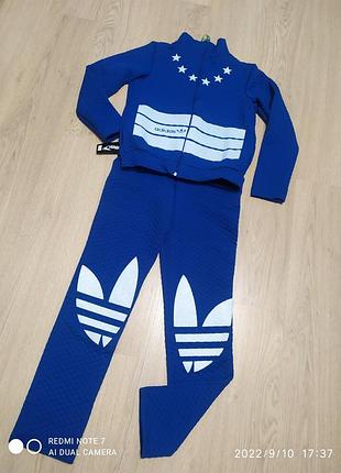 Красивый спортивный костюм adidas р.44. новый