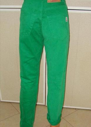 Зеленые джинсы мом высокая посадка винтаж