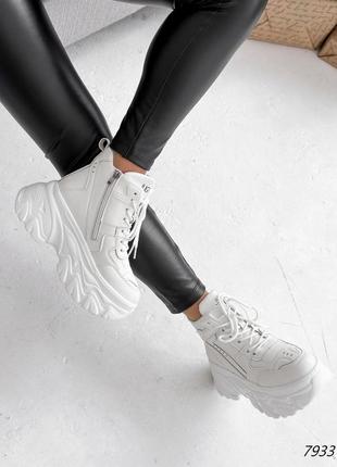 Белые кожаные зимние высокие массивные грубые кроссовки на высокой массивной грубой платформе зима7 фото