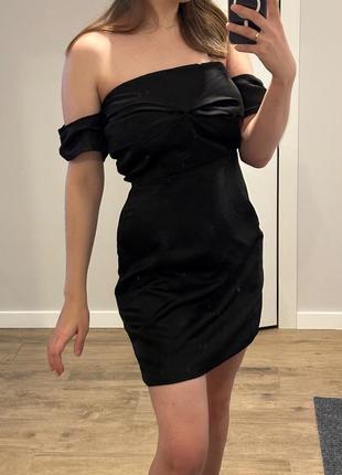 Новое сатиновое платье с открытыми плечами boohoo1 фото