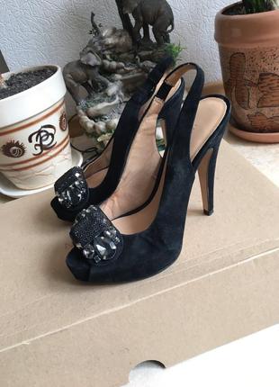 Замшеві босоніжки zara