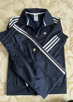 Спортивный костюм adidas