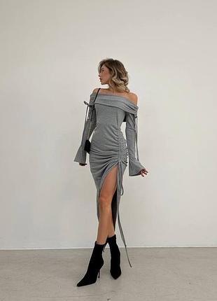 Платье с открытыми плечами 🩶