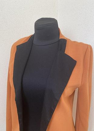 Подовжений піджак яскравий