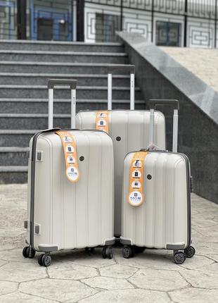 Качественный чемодан из полипропилен,модель 305,прорезиненный,надежная,колеса 360,кодовый замок,туреченя
