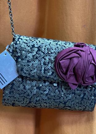 Нарядна сумочка з паєтками і квіткою