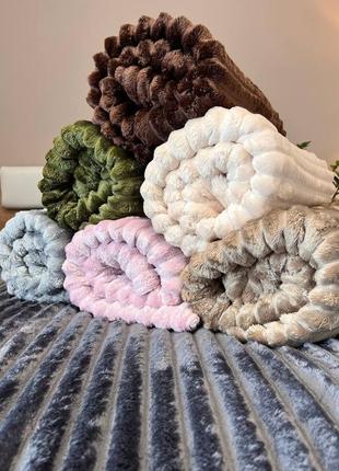 Велюровый плед с рельефными полосками на искусственной овчинке