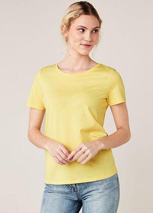 Лимонно-желтая футболка с круглым вырезом1 фото