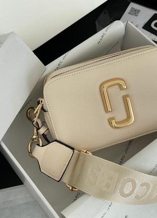 Сумка кроссбоди marc jacobs the snapshot beige / gold