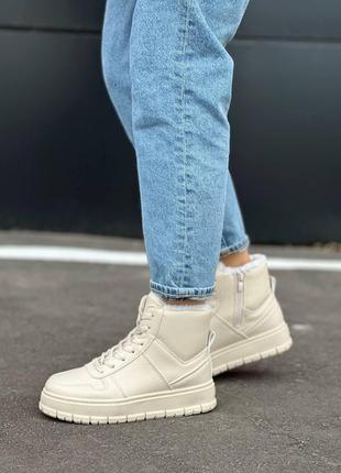 Жіночі зимові бежеві кросівки, стильні зимові кросівки для дівчат, жіночі утеплені кросівки на зиму