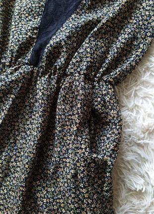 Цікаве плаття міні в дрібні квіти з мереживом з кишенями кежуал