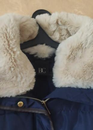 Зимняя куртка синего цвета с меховым воротником2 фото