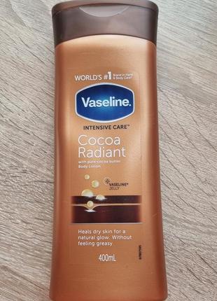 Vaseline cocoa radiant зволожуюче молочко для тіла з маслом какао (400 мл)