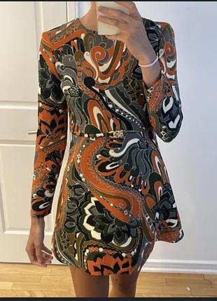 Ефектна міні сукня в принт zara