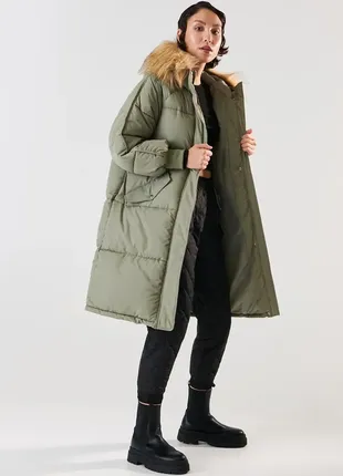 Оверсайз пальто объемное длинное цвет хаки с искусственным мехом4 фото