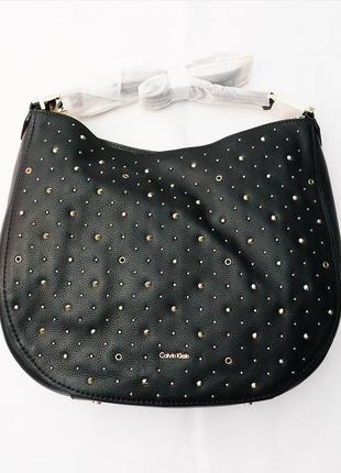 Женская черная кожаная сумка хобо calvin klein embellished3 фото