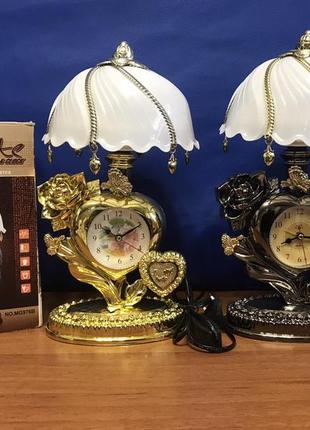 Настільна лампа з годинником