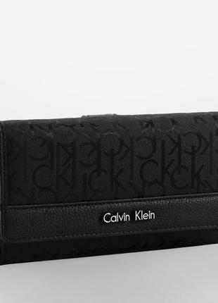 Жіночий чорний гаманець calvin klein monogram jacquard flap
