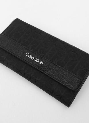 Женский черный кошелек calvin klein monogram jacquard flap2 фото