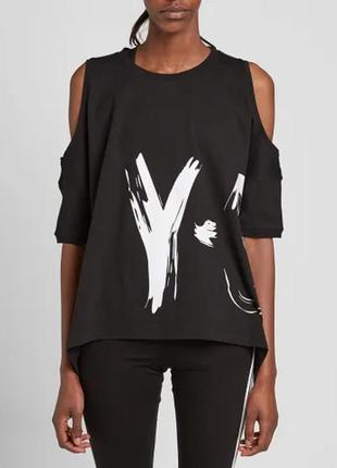 Дизайнерская футболка y-3 yohji yamamoto cut out shoulder asymmetric tee2 фото