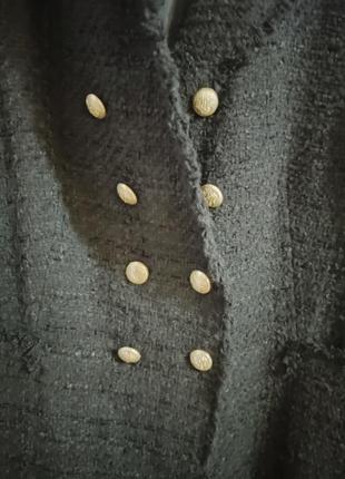Твидовое пальто с золотыми пуговицами5 фото