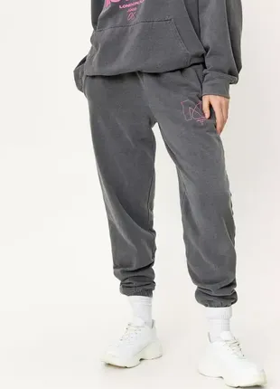 Сірі джогери оверсайз розміру s від nasty gal