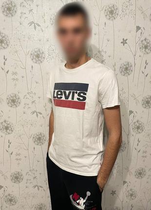 Футболка levis