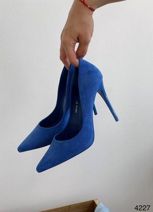 Синие туфли лодочки на шпильке из экозамши6 фото