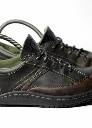 Стильные кроссовки