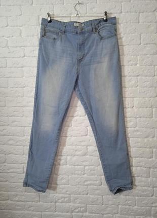 Фирменные стрейчевые джинсы