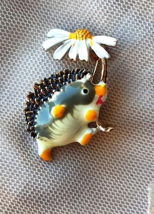 Брошка їжачок з ромашкою, їжак, квітка