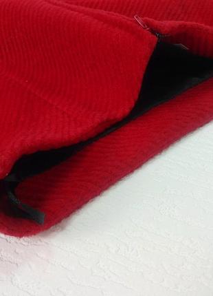 Красный теплый кашемировый костюм с прямой юбкой.9 фото