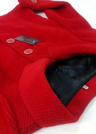Красный теплый кашемировый костюм с прямой юбкой.4 фото
