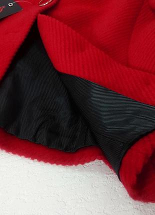 Красный теплый кашемировый костюм с прямой юбкой.6 фото