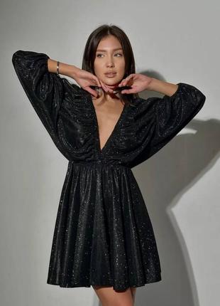 Платье мини с длинными объемными рукавами приталенное на резинке с обильной юбкой платье короткая серебряная блестящая вечерняя стильная черная серая4 фото