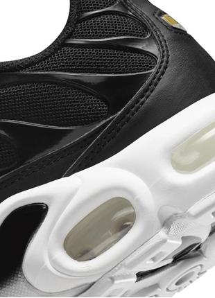 Крутезні кросівки nike air max plus tn white black red модные кроссовки найк аир макс рлюс тн белые с чёрные и красным8 фото