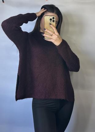 Женский свитер оверсайз с разрезами1 фото