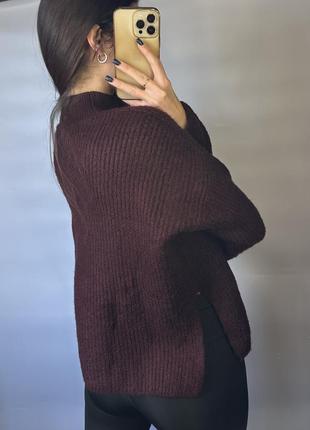 Женский свитер оверсайз с разрезами4 фото