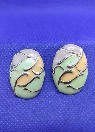 Модні сережки з великобританії