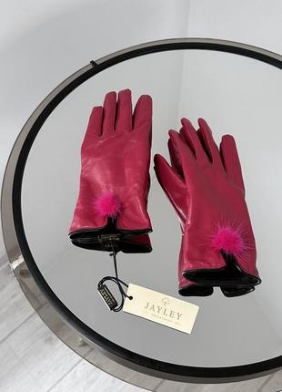 Теплі шкіряні рукавички в малиновому кольорі3 фото