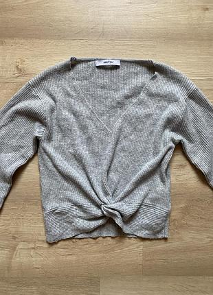 Мягкий серый свитерик