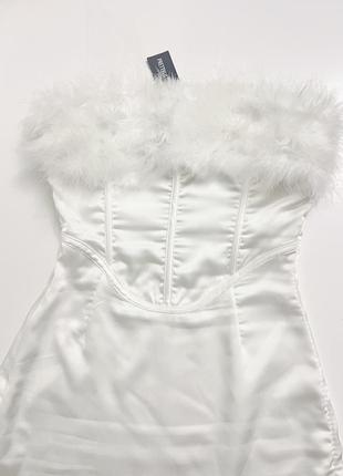 Платье корсетное с перьями белое сатиновое шелковое молочное хс с plt6 фото