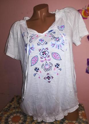 Трикотажна білосніжна блузка з вишивкою від m&s.3 фото