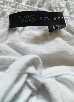 Трикотажная белоснежная блуза с вышивкой от m&s.4 фото