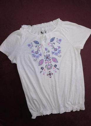 Трикотажна білосніжна блузка з вишивкою від m&s.6 фото